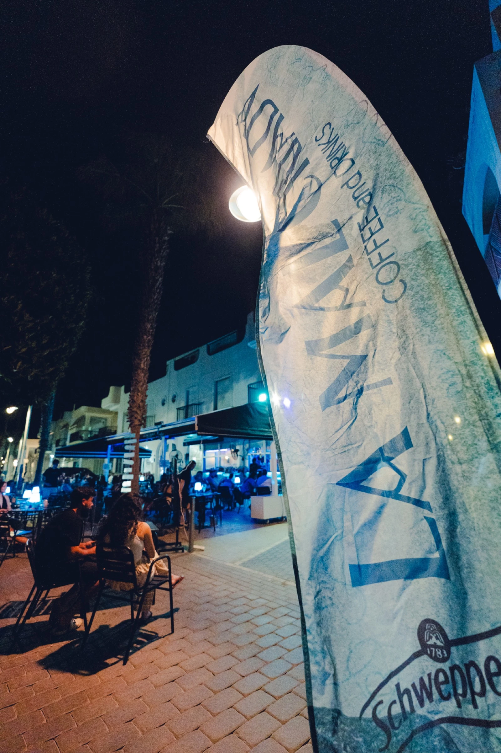 Fachada de La Mal Criada de noche, Carboneras