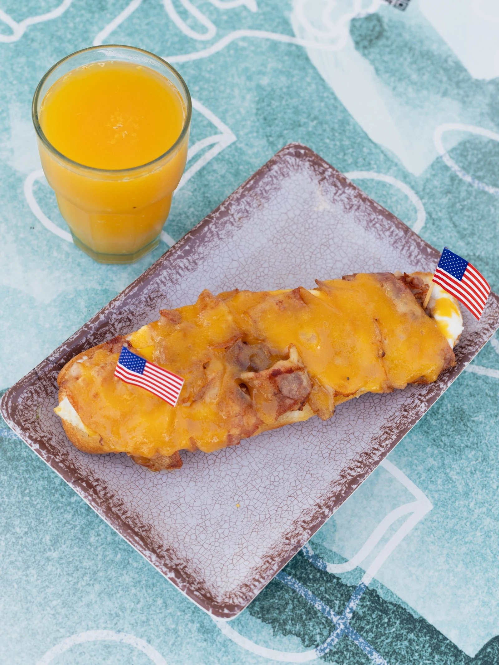 Tostada Americana con cheddar